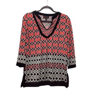 Dana Buchman geometric Slit Hem V Neck tunic. Size Small.